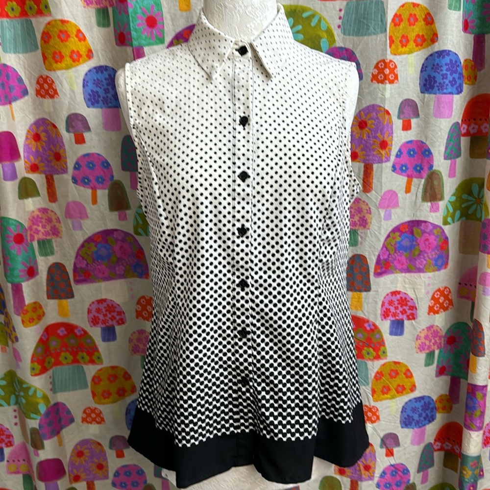 Signature Collection Button Down Sleeveless Blouse with Flared Bottom. Medium